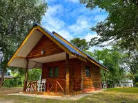 The Golden View Resort Suan Phueng Hotel in zona Wat Huai Sai Thong