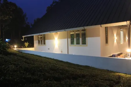 Oakwood Oasis Home Stay, Vagamon Отели рядом с достопримечательностью «Vagamon Meadows»