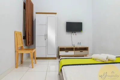 Anggrek Guest House Cirebon Hôtels à : Sutawinangun