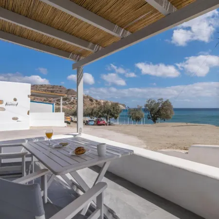 Aqua Bay Agia Kyriaki Отели рядом с достопримечательностью «Пляж Псараволада»