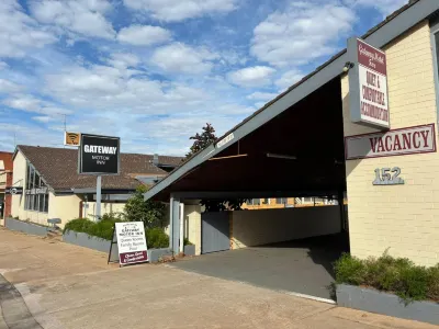 Gateway Motor Inn Hotel a 