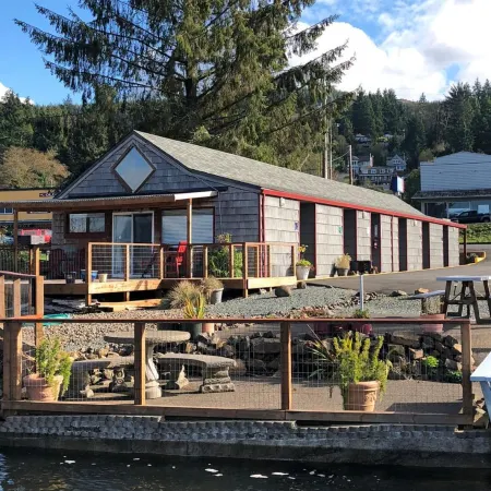 Wheeler on the Bay Lodge and Marina