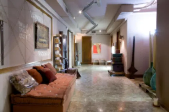 米蘭中心床+藝術旅館