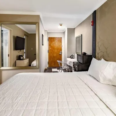 Umbrella Hotel Brooklyn Hotels near Bensonhurst Park