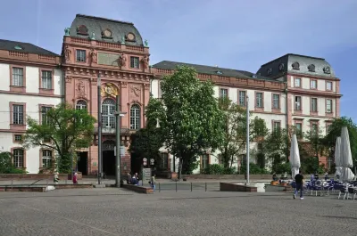 IntercityHotel Darmstadt Hotels near RAILWAY STATION/HBF DARMSTADT RAILWAY STATION