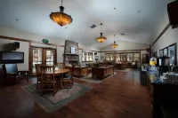 FivePine Lodge Hotels in Sisters