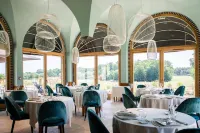Domaine du Roncemay - Hôtel, Restaurants, Spa & Golf Hotels in Saint-Maurice-le-Vieil