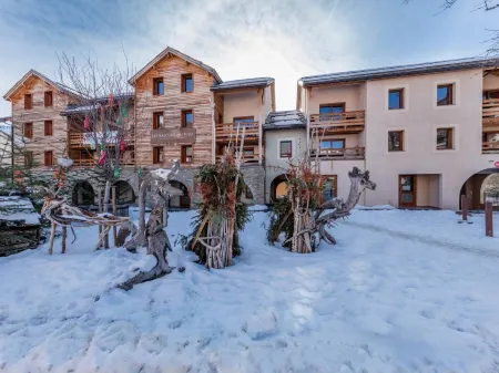 Madame Vacances les Balcons du Viso Отели в г. Абриес-Ристола