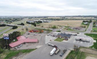 Bloomer Inn & Suites