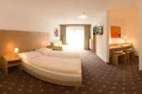 Hotel zum grünen Tor Hotels in Juns