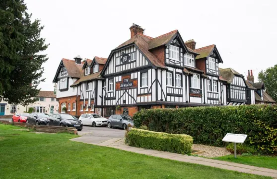 赫寧諾福克湖區管家酒店