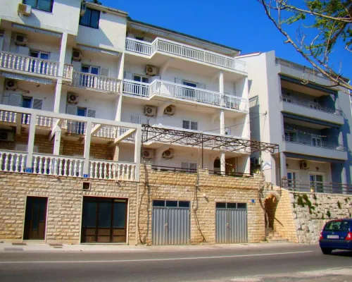 Apartments Anka 50m from the Beach Ξενοδοχεία στην πόλη Duce