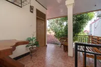 RedDoorz Near RS Awal Bros Sudirman Pekanbaru Hotels in Bukit Raya