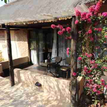 African Rock Lodge Hotel Exterior