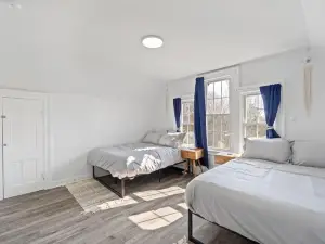 Cozy Gem in the Heart of East Rock with Free Parking Near Yale and DT