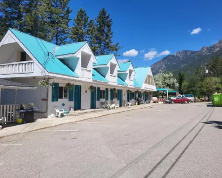 The Orchard (Hostel with Private Bunks) Hotels in Radium Hot Springs