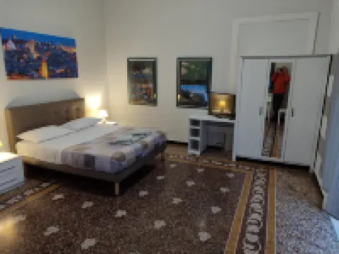 アルベルゴ ロカンダ アランブラ ジェノアのホテル