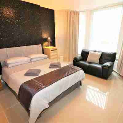 Marley Mansion Apartments - Borough Rooms