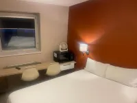 Appart'hôtel Voltaire Hotel a Le Poinconnet