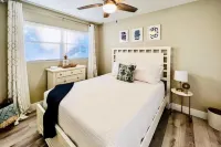 Cozy Sarasota Retreat - 3 Blocks to the Coast! - spa