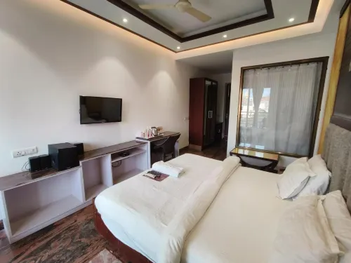 JJK Rukmani Vilas Hotel & Banquet 무자파버 호텔