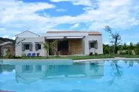 Three Stars Luxury Villas - Swimmingpools