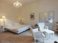 Château Les 4 Saisons Hôtels à : Champeix