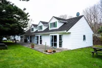 Bucket Tree Lodge Hotels in Porirua