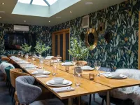 The Dewdrop Inn Hotels in Worcester