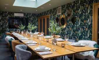 The Dewdrop Inn