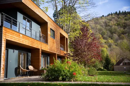 Logis Hôtel Restaurant de La Poste et Spa de Montagne Отели в г. Пленфэн