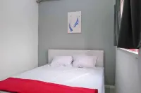 RedDoorz near Alun - Alun Magetan Hotel dekat Toko Sumber Rejeki