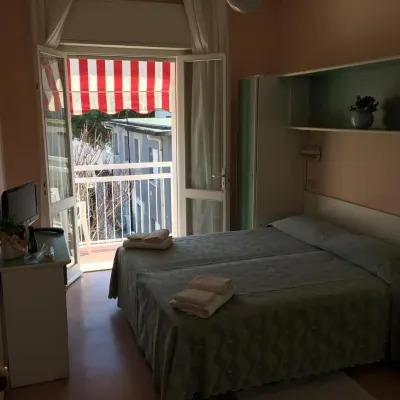 Hotel Ville de Paris โรงแรมใกล้Marano Beach 135-136