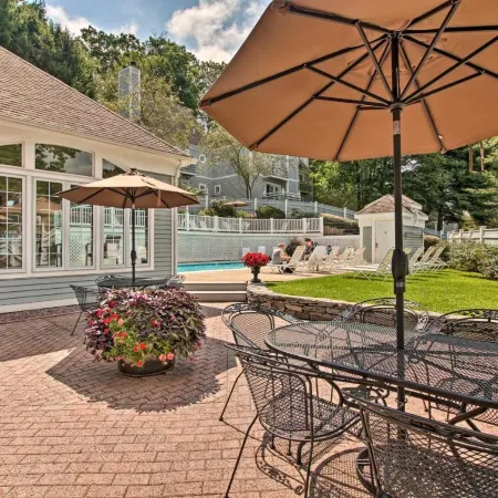 Lovely Norwich Villa, on Golf Course with Amenities!