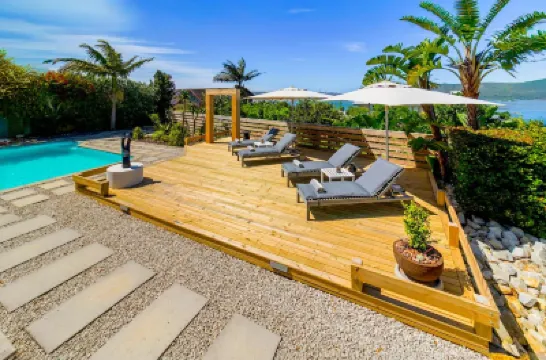 더블로엠 파라다이스 주변 호텔