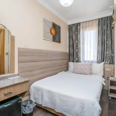 Grand Reis Hotel Hotels near Topkapi