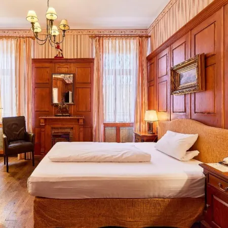 Hip Hotel