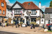 The Stag Hotel and Mailmans Arms Hotels in Lyndhurst