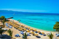 Grand Decameron Cornwall Beach, A Trademark All Inclusive