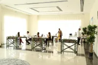 Uptown Hotel Apartment Fujairah By Gewan - breakfast