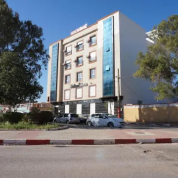 Maraval Hotels near Palais Des Expositions