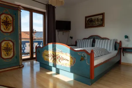 Hotel Bavaria Отели в г. Инцелль