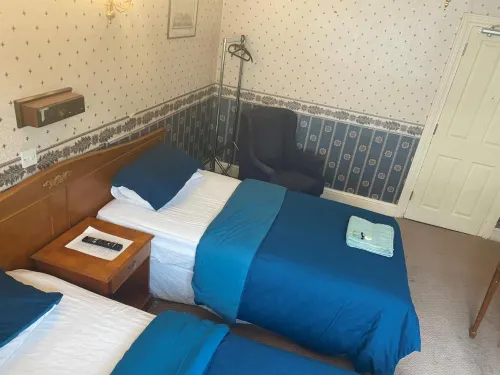 The Royal Victoria & Bull Hotel - parking