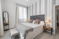 Apartamentos Puerta Elvira Suites 3000