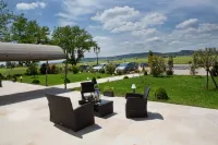 Ermitage de Corton - Teritoria Hotels in Aloxe-Corton