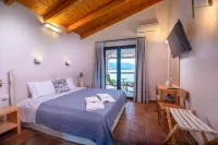 Trizonia Bay Hotel - balcony