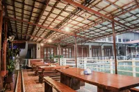 Saung Dolken Syariah Resort & Hotel فنادق في North Bogor