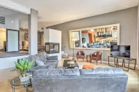 Dtwn Cleveland Loft-Style Condo Walk to Stadiums!