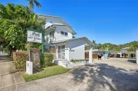 Cocos Holiday Apartments Hotels near Trinity Beach
