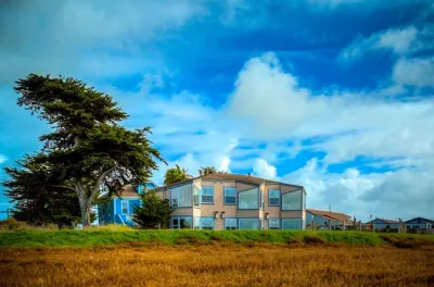 Captain's Inn at Moss Landing Hotel di 